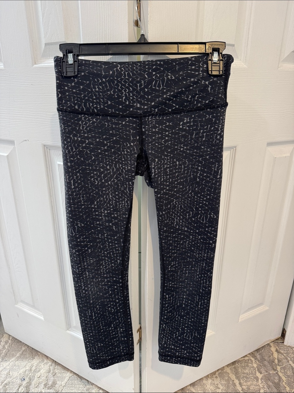 Lululemon Wunder Under Printed Black & Gray Workout Leggings